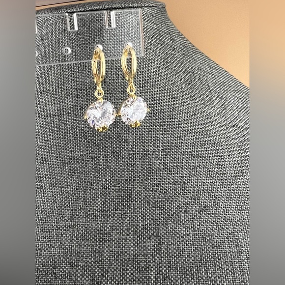 Teardrop Dangling Hoop Earrings New - Picture 1 of 5